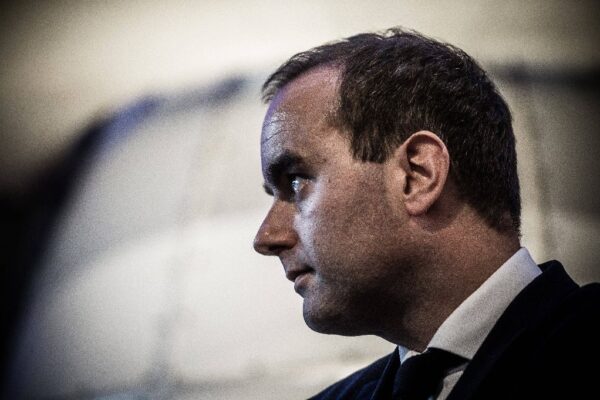 La débâcle gouvernementale de Lecornu : une répétition des erreurs du passé